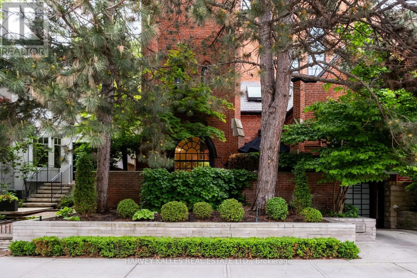 3 - 12 MACPHERSON AVENUE