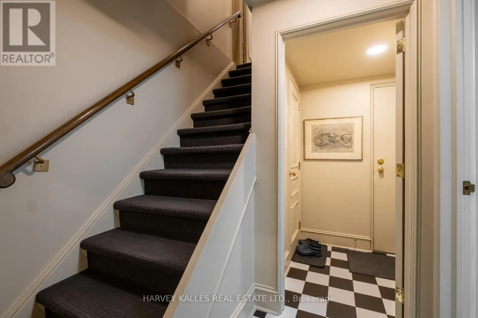3 - 12 MACPHERSON AVENUE