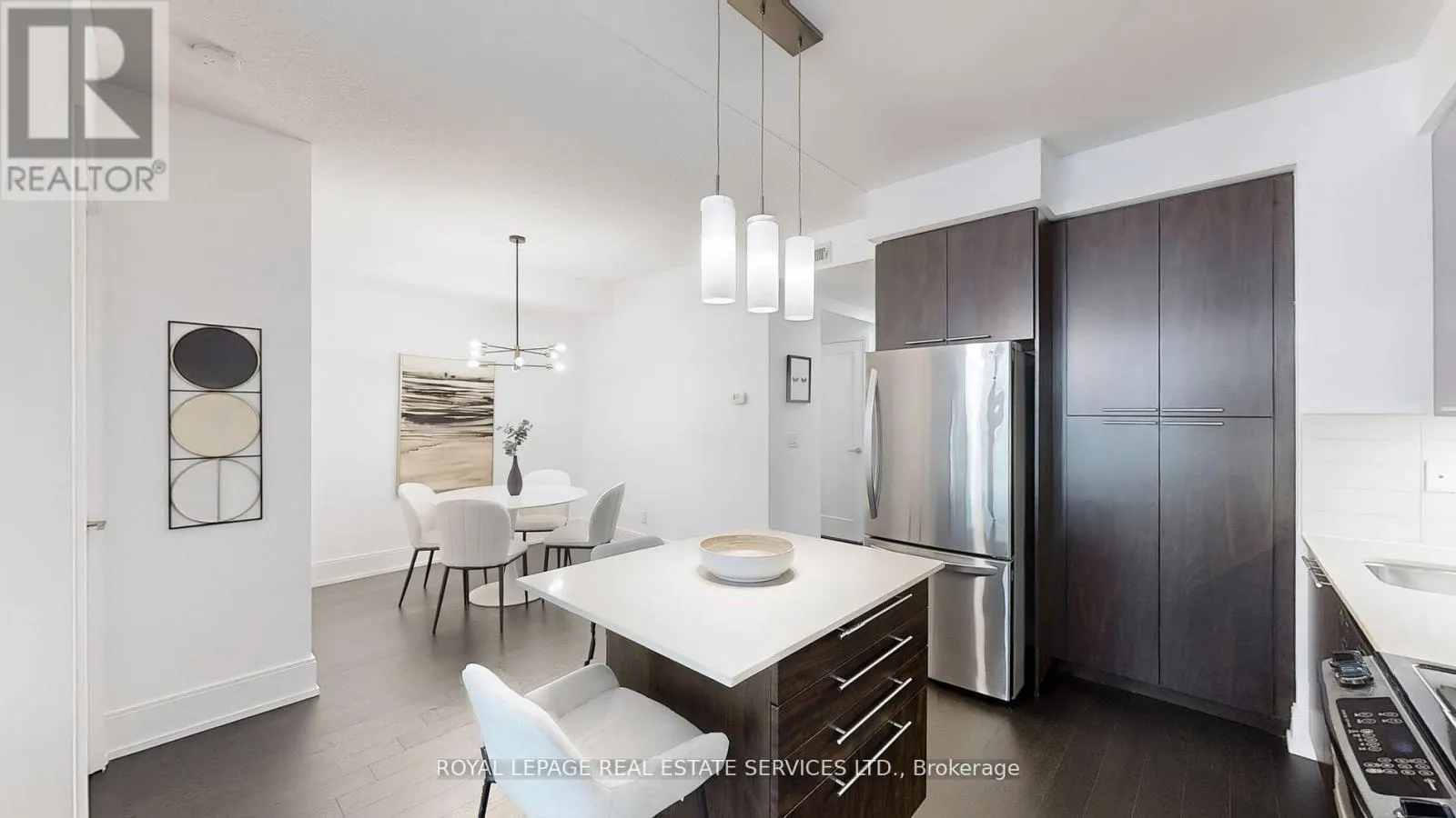 1806 - 25 BROADWAY AVENUE