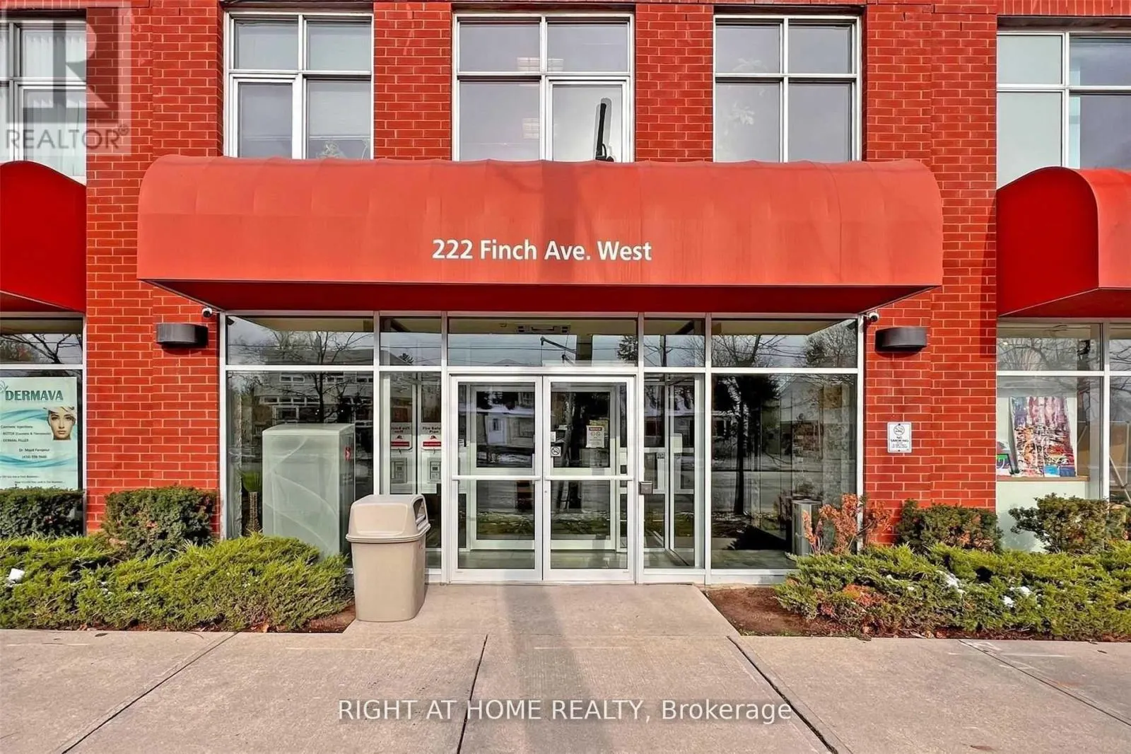301 - 222 FINCH AVENUE W