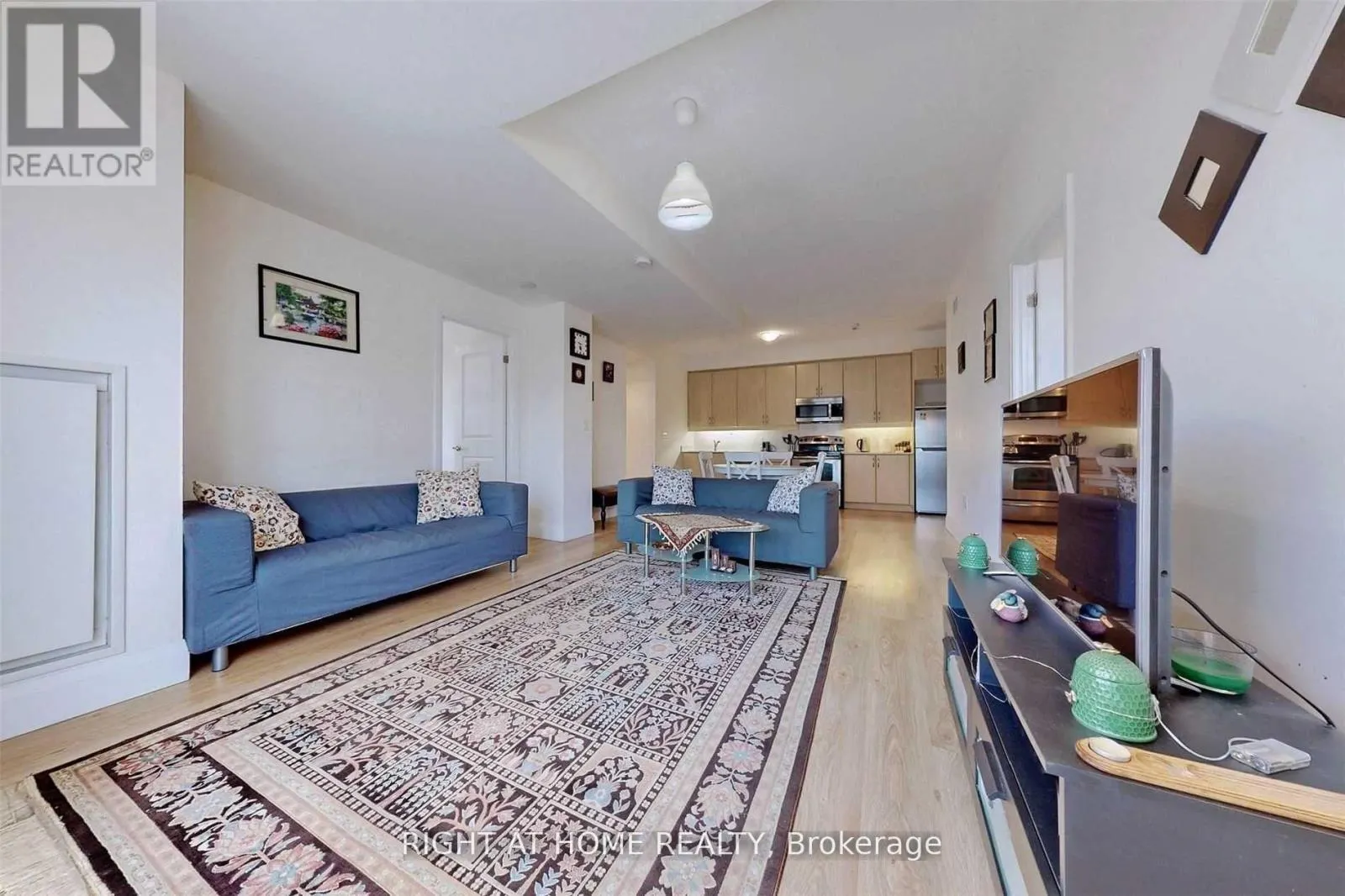 301 - 222 FINCH AVENUE W
