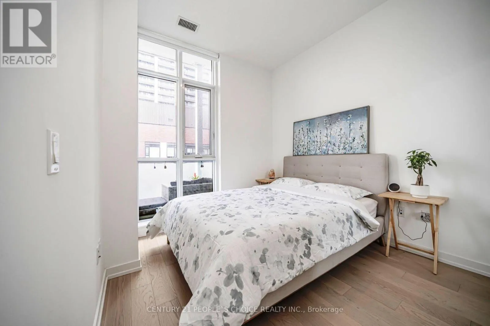 1105 - 34 TUBMAN AVENUE