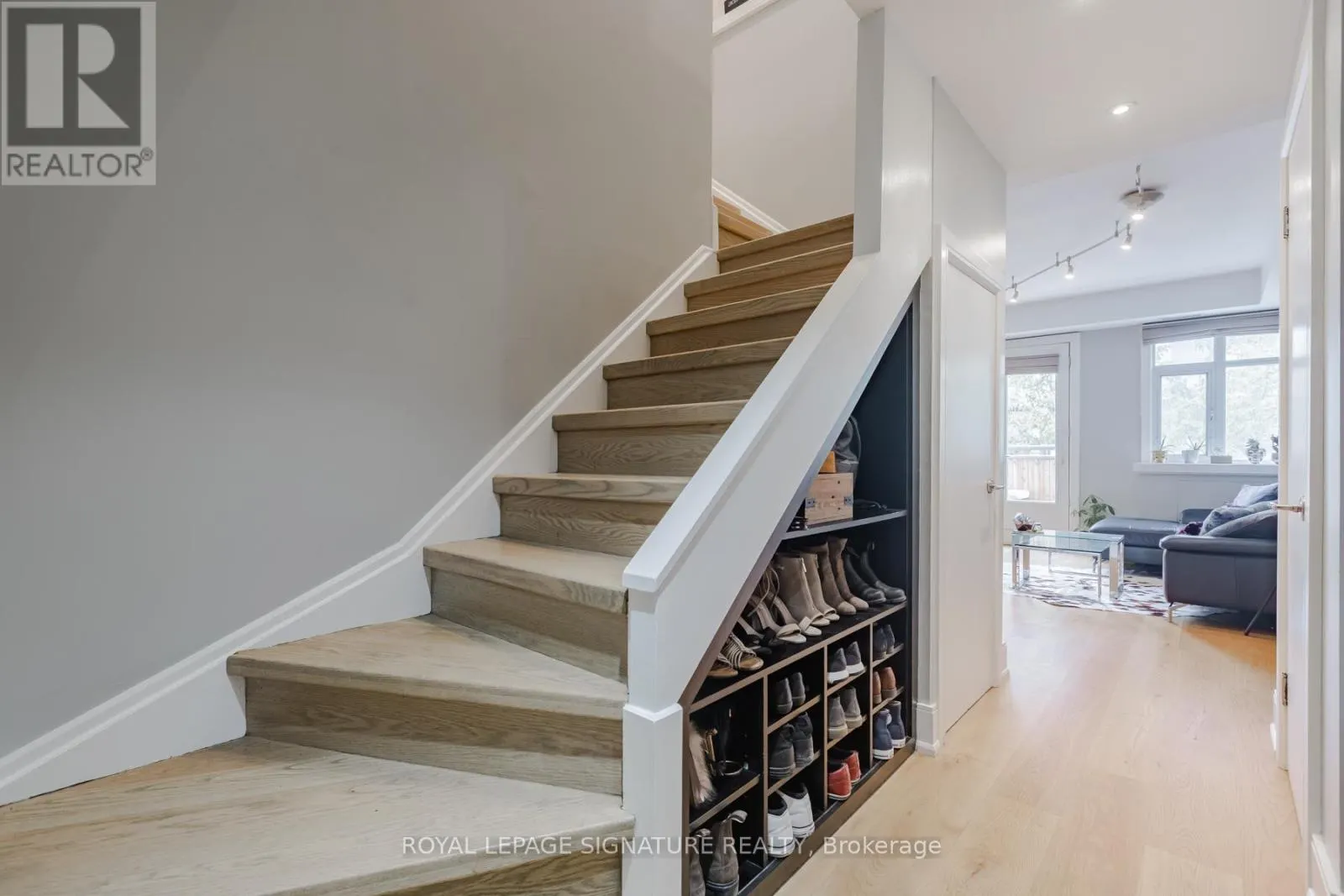 332 - 500 RICHMOND STREET W