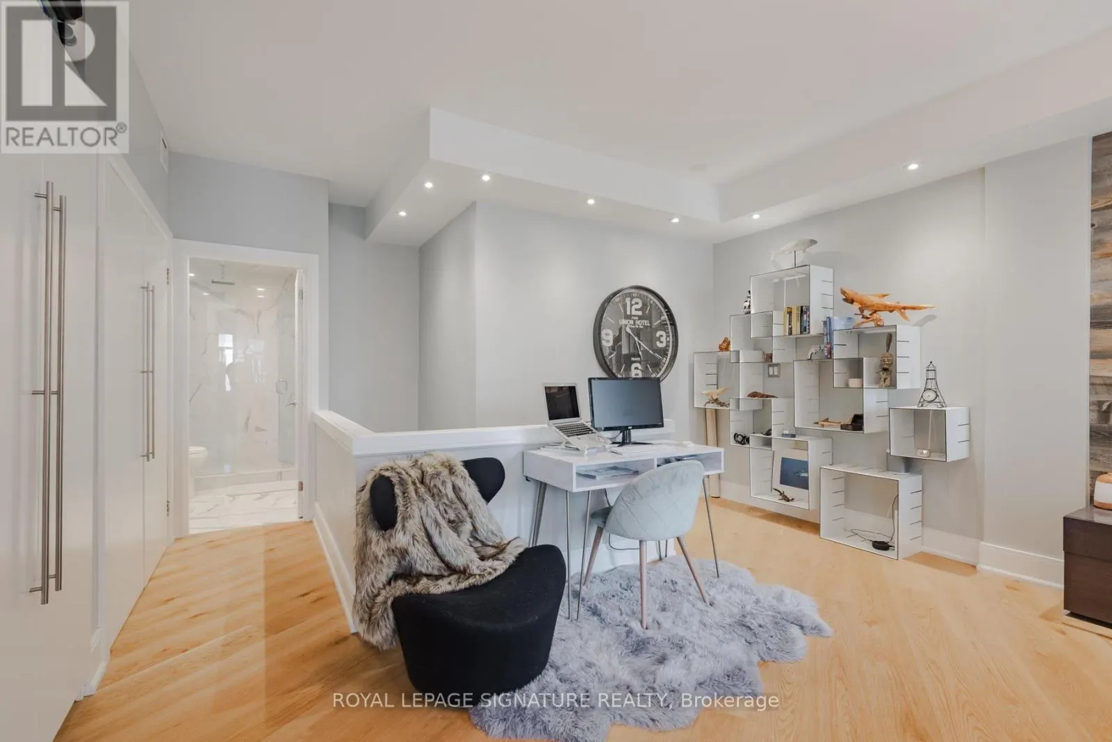 332 - 500 RICHMOND STREET W
