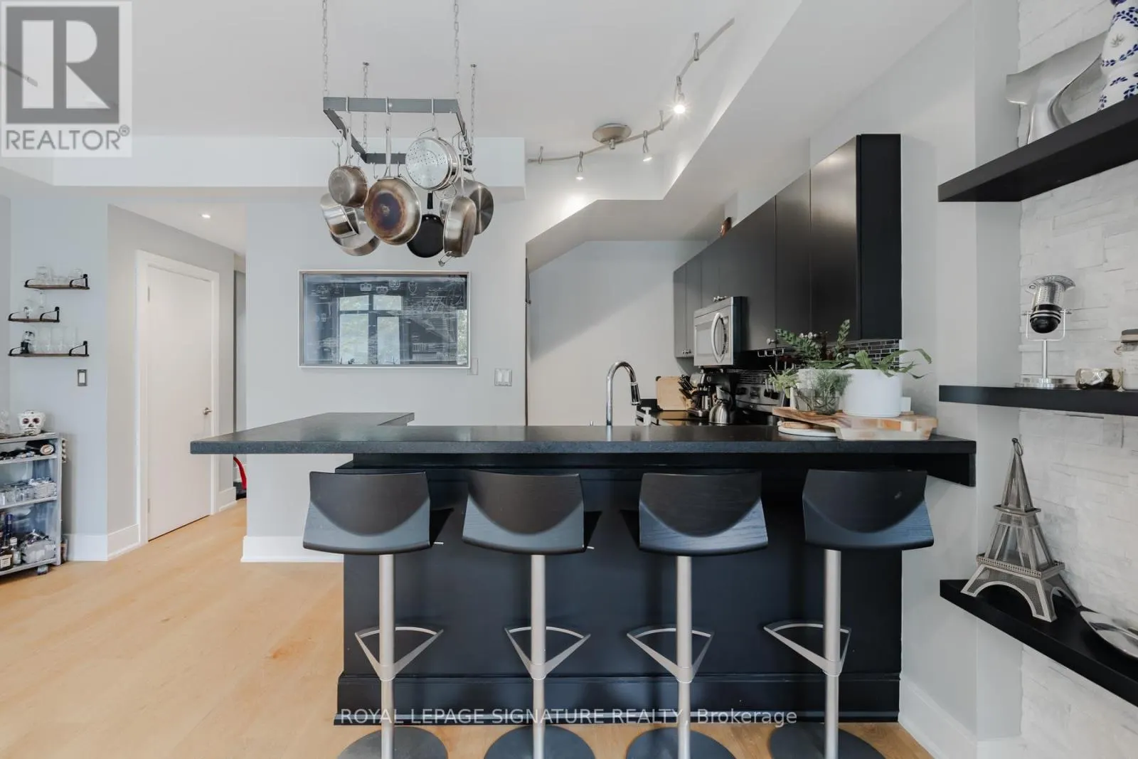 332 - 500 RICHMOND STREET W