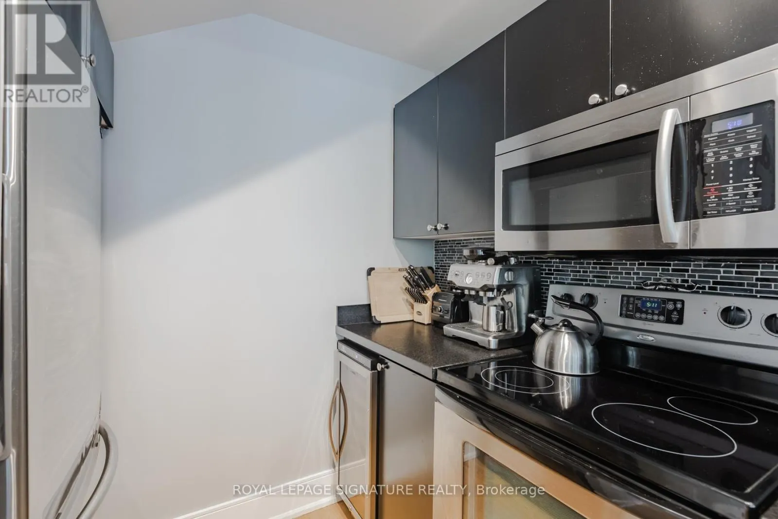 332 - 500 RICHMOND STREET W