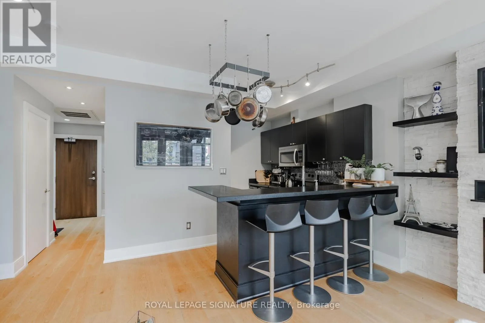 332 - 500 RICHMOND STREET W