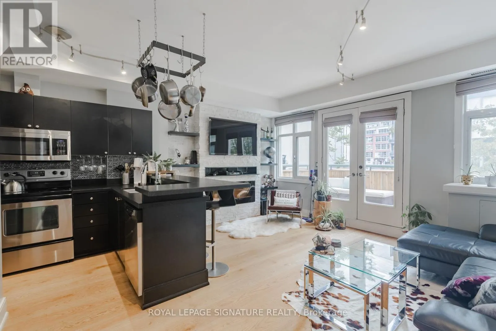 332 - 500 RICHMOND STREET W