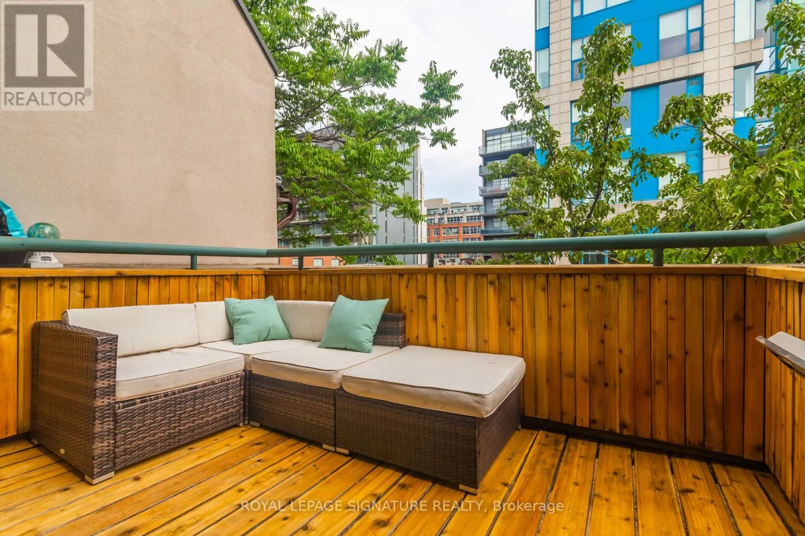 332 - 500 RICHMOND STREET W