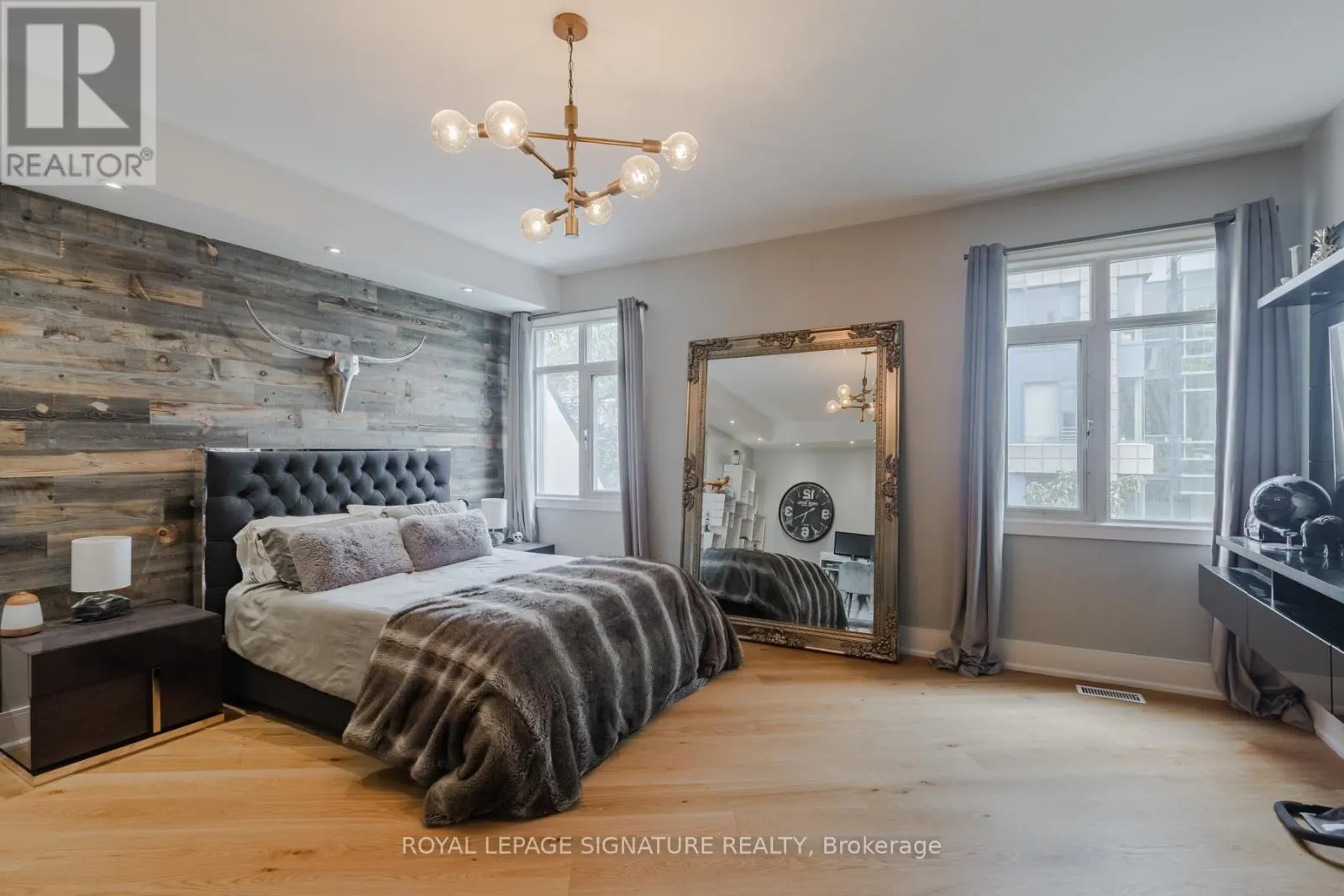 332 - 500 RICHMOND STREET W