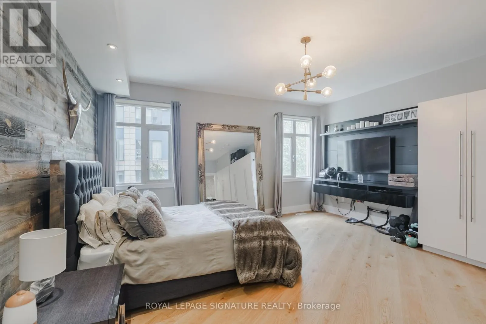332 - 500 RICHMOND STREET W