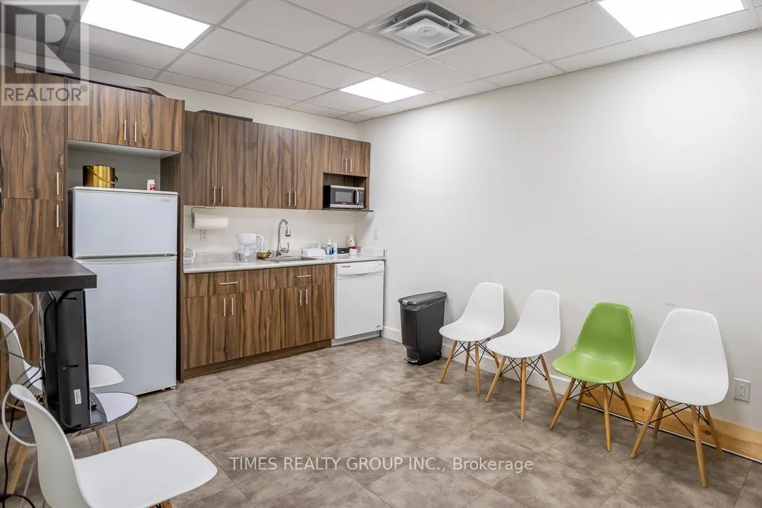 400 - 801 EGLINTON AVENUE W