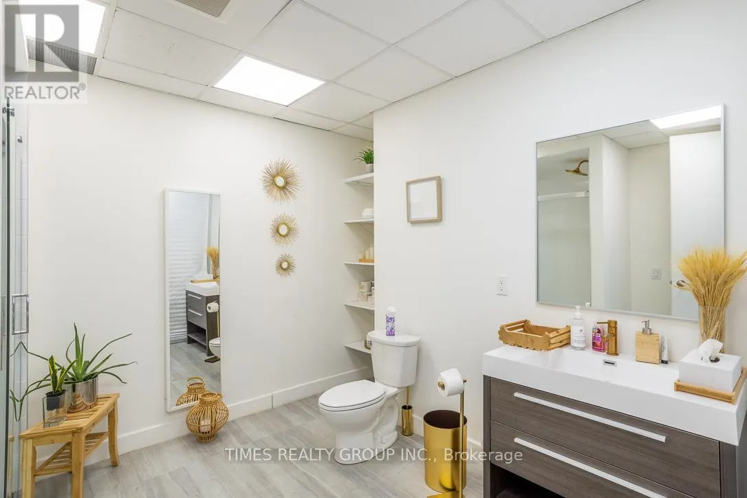 400 - 801 EGLINTON AVENUE W