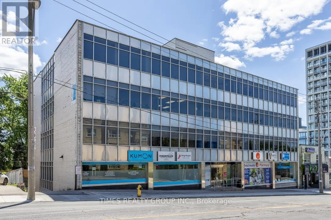 400 - 801 EGLINTON AVENUE W