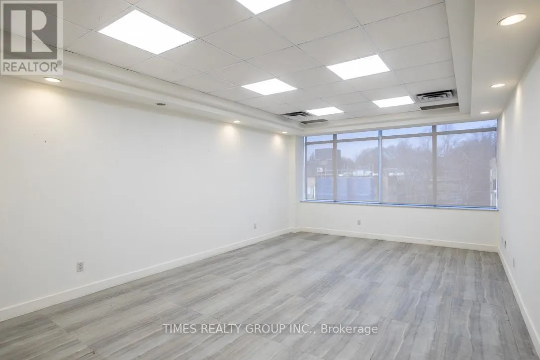 400 - 801 EGLINTON AVENUE W