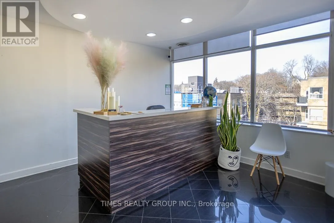 400 - 801 EGLINTON AVENUE W