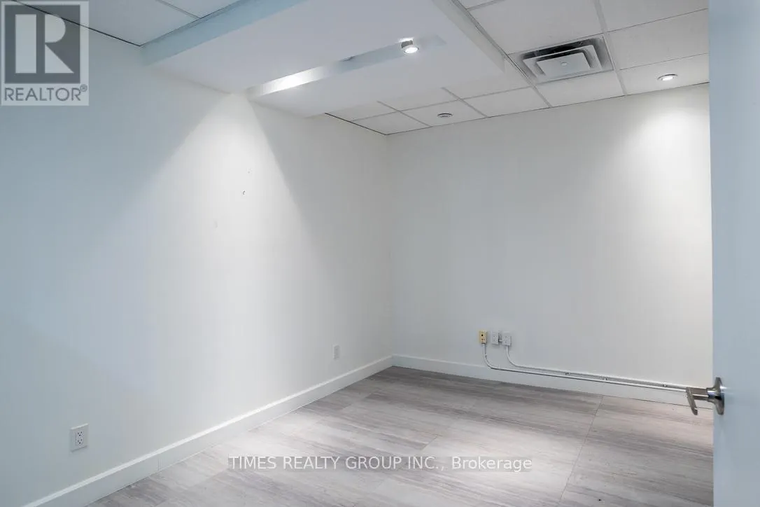 400 - 801 EGLINTON AVENUE W