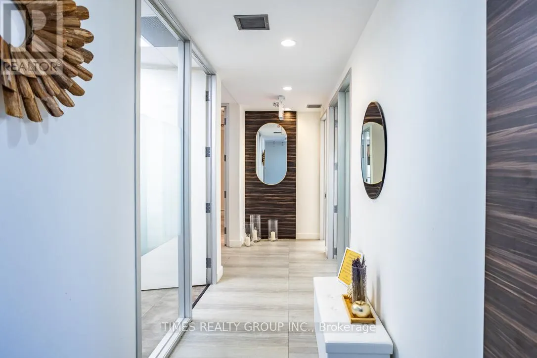 400 - 801 EGLINTON AVENUE W