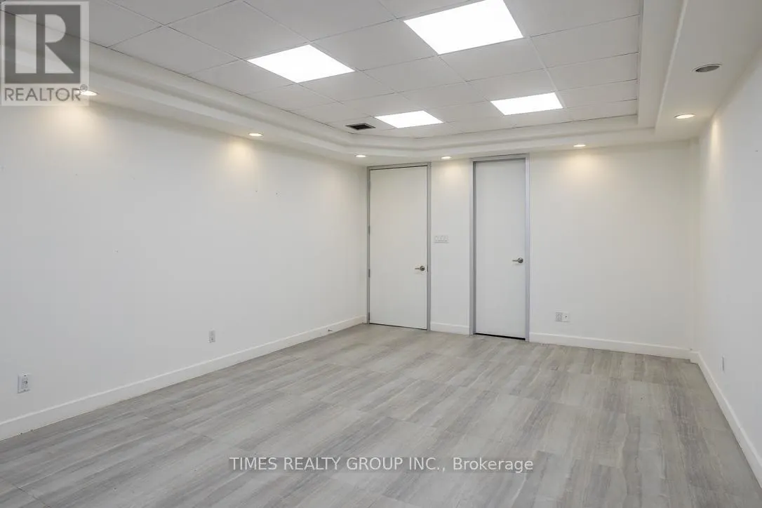400 - 801 EGLINTON AVENUE W