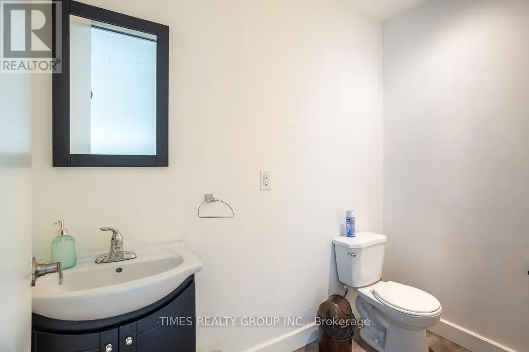 400 - 801 EGLINTON AVENUE W