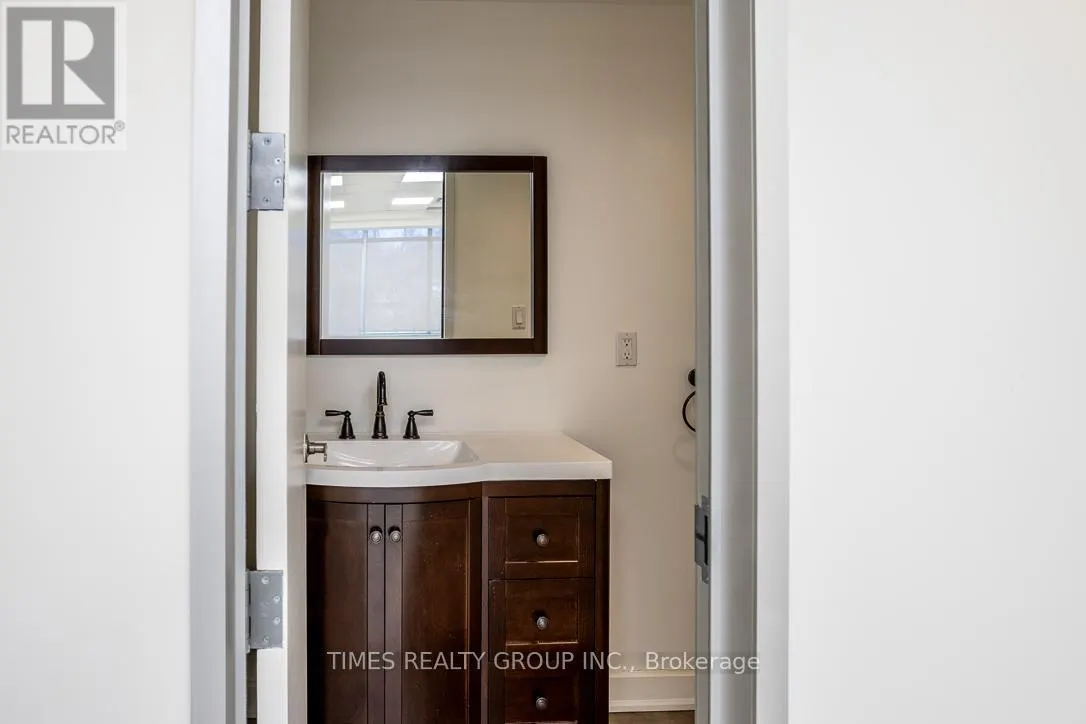 400 - 801 EGLINTON AVENUE W