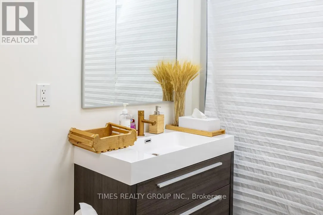 400 - 801 EGLINTON AVENUE W