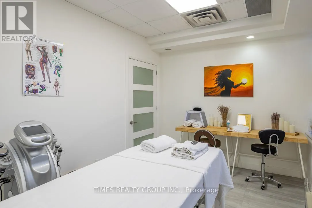 400 - 801 EGLINTON AVENUE W