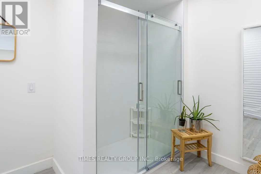 400 - 801 EGLINTON AVENUE W