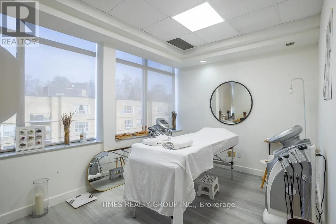 400 - 801 EGLINTON AVENUE W