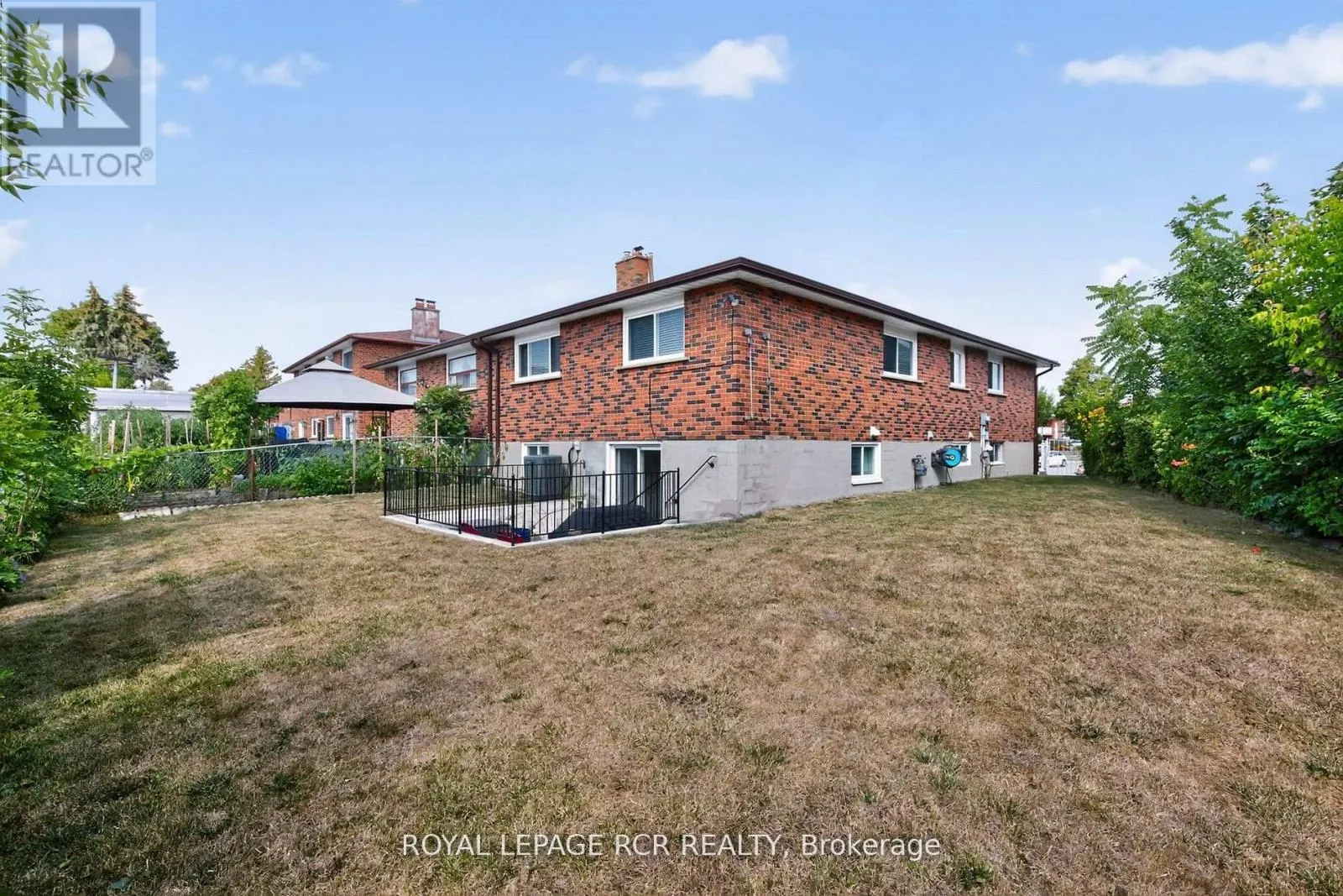 19 NAVAHO DRIVE