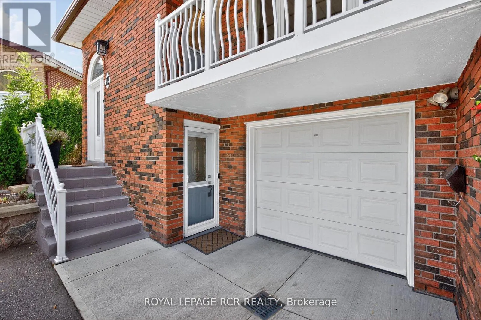 19 NAVAHO DRIVE