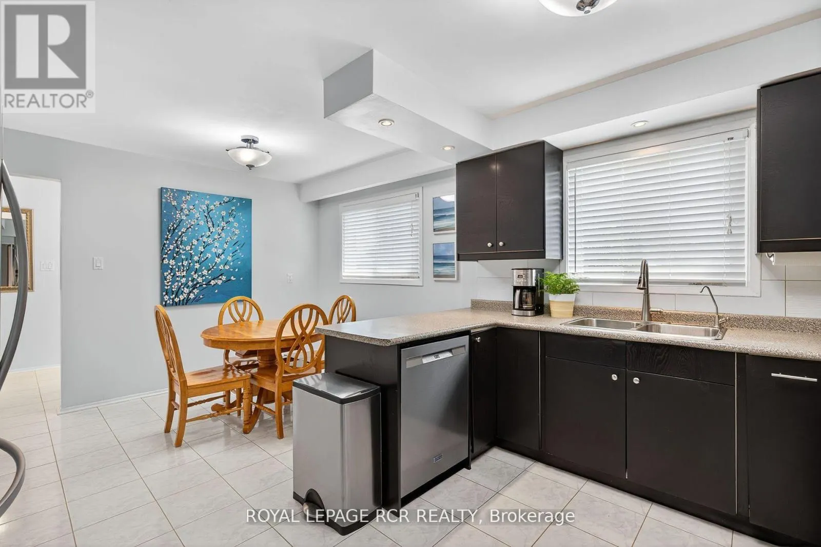 19 NAVAHO DRIVE