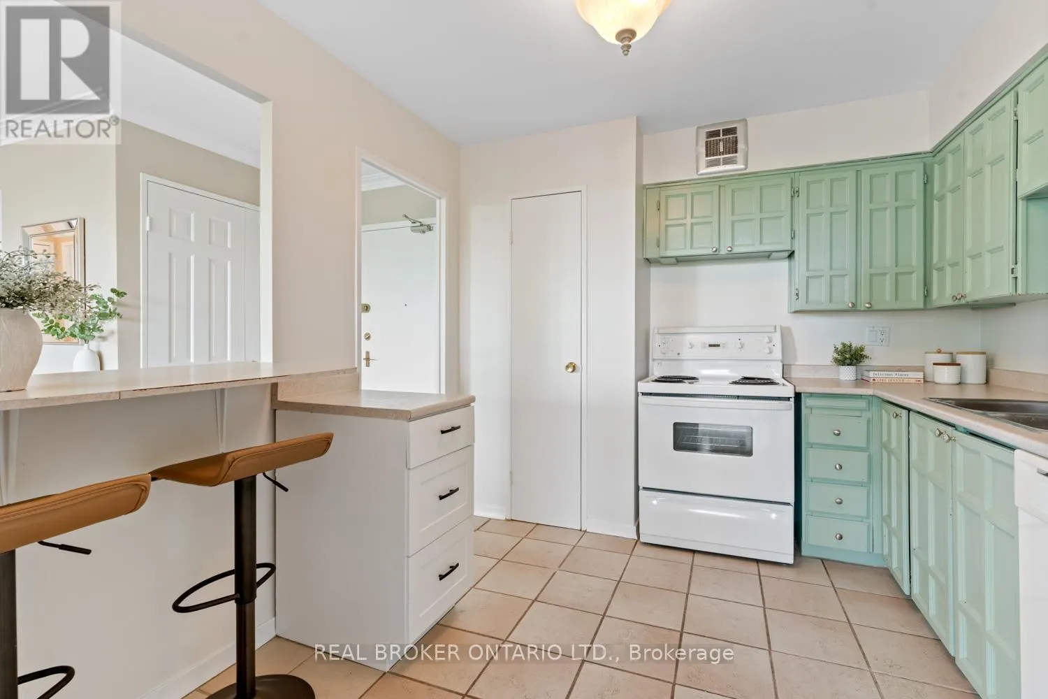 605 - 3555 BATHURST STREET