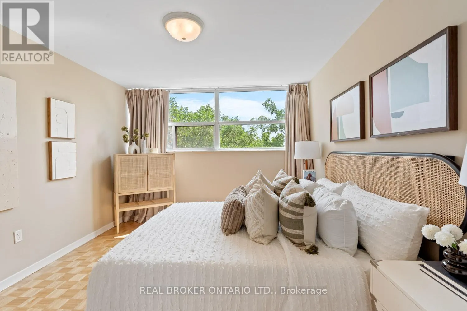 605 - 3555 BATHURST STREET
