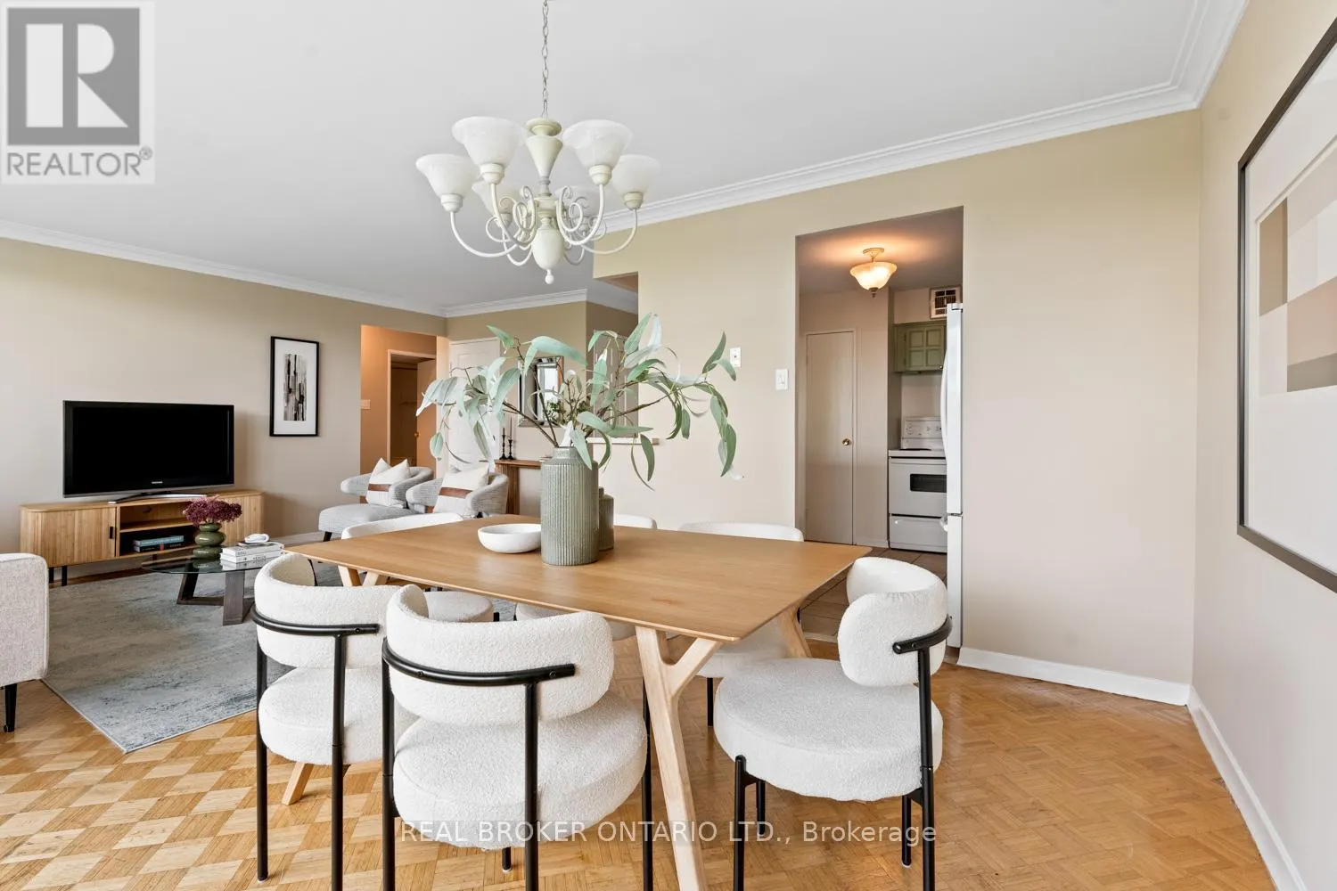 605 - 3555 BATHURST STREET