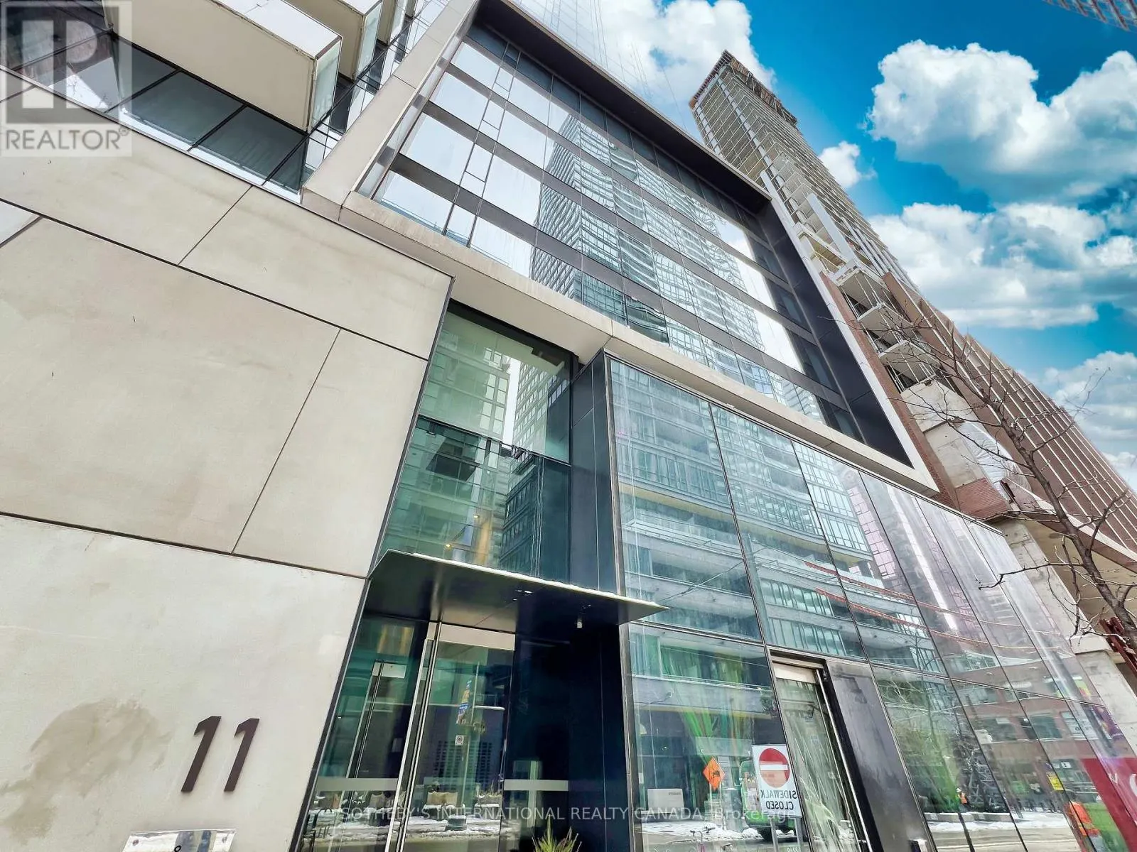 606 - 11 CHARLOTTE STREET