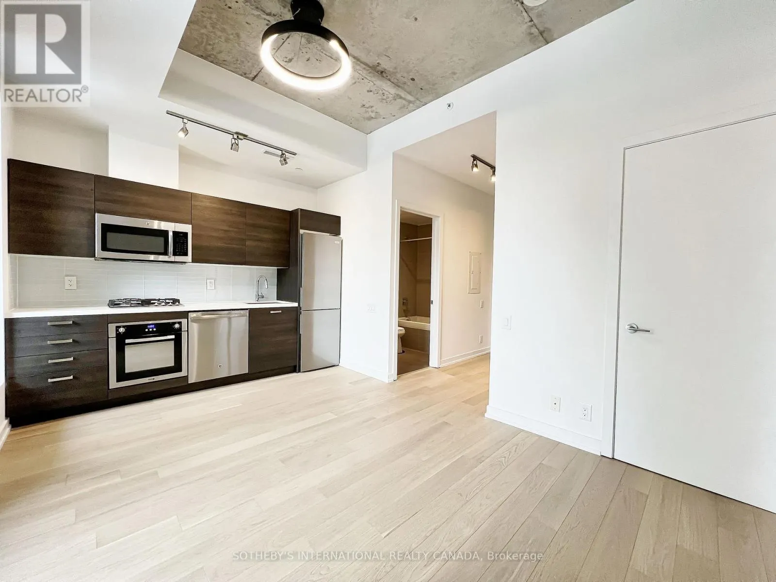 606 - 11 CHARLOTTE STREET