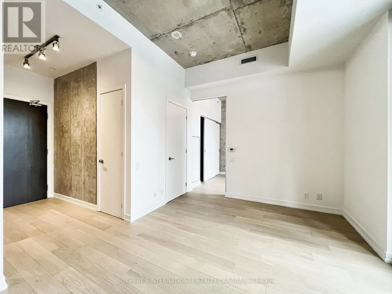 606 - 11 CHARLOTTE STREET