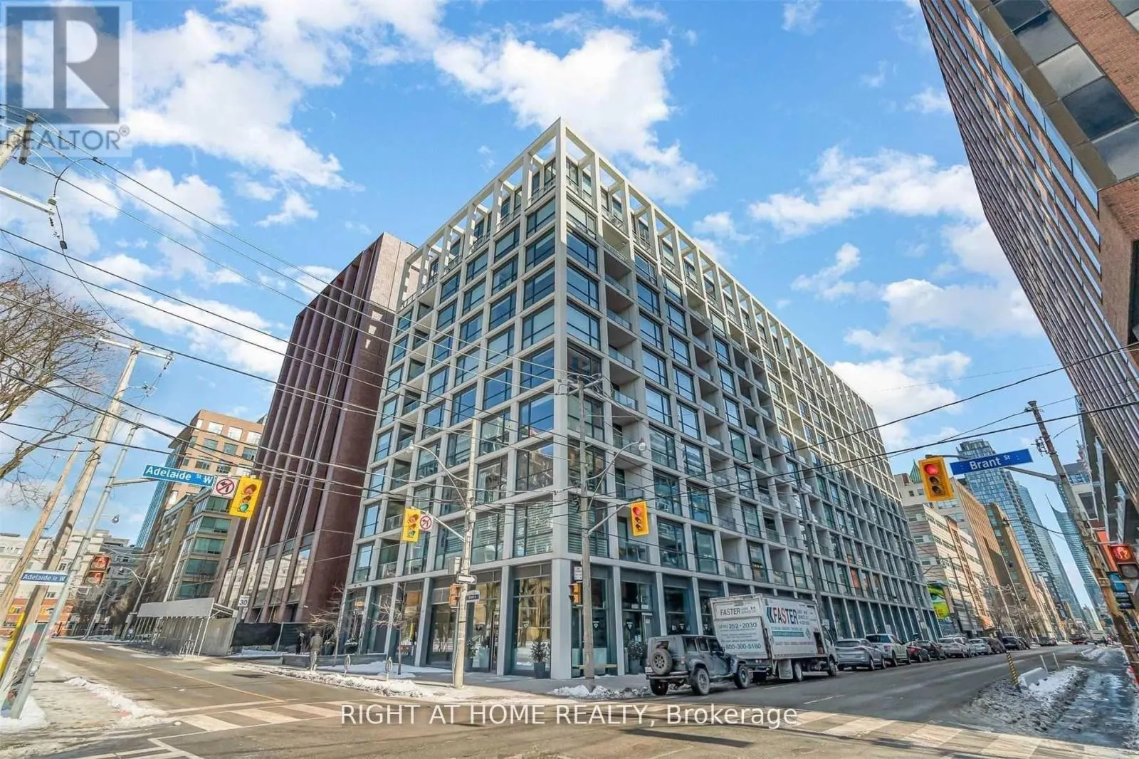 PH 1022 - 39 BRANT STREET