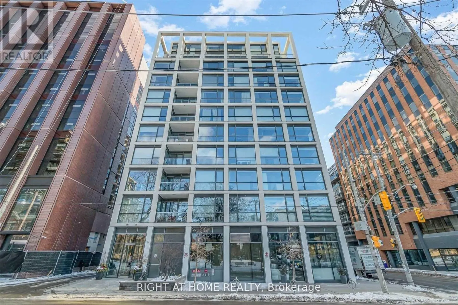 PH 1022 - 39 BRANT STREET
