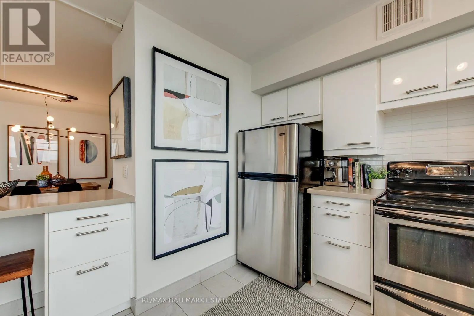1102 - 270 QUEENS QUAY W