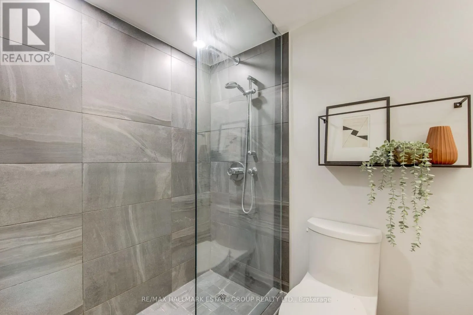 1102 - 270 QUEENS QUAY W