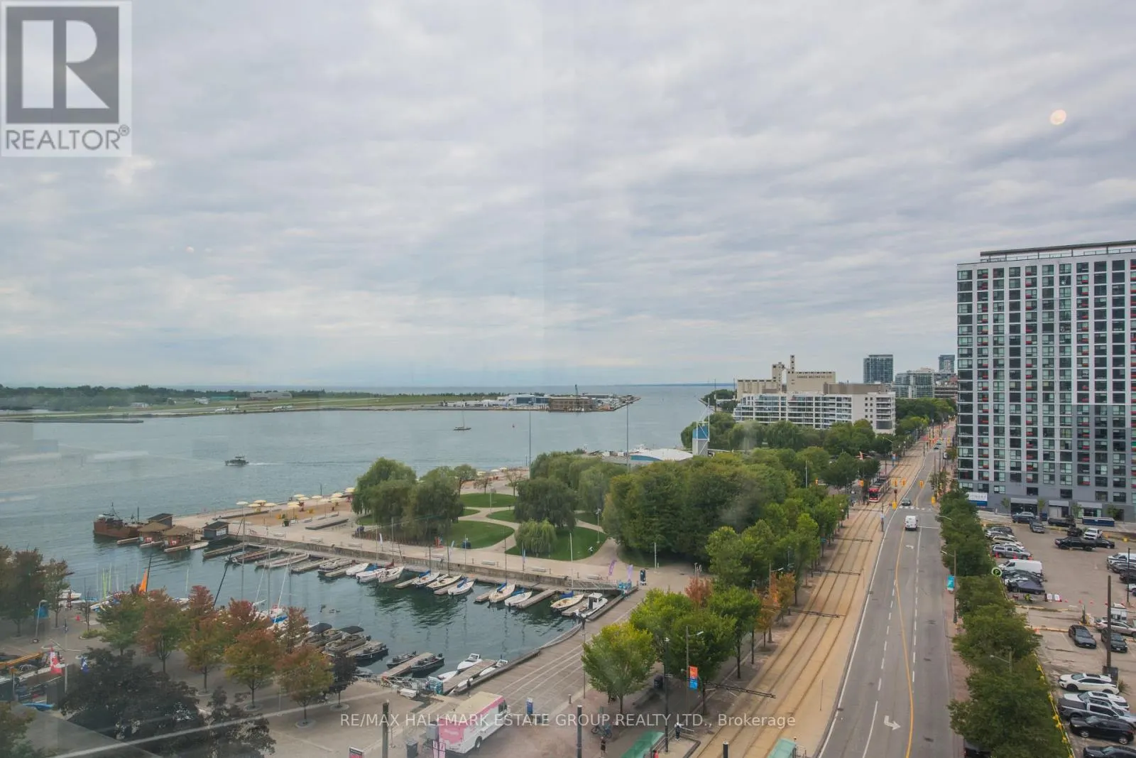 1102 - 270 QUEENS QUAY W