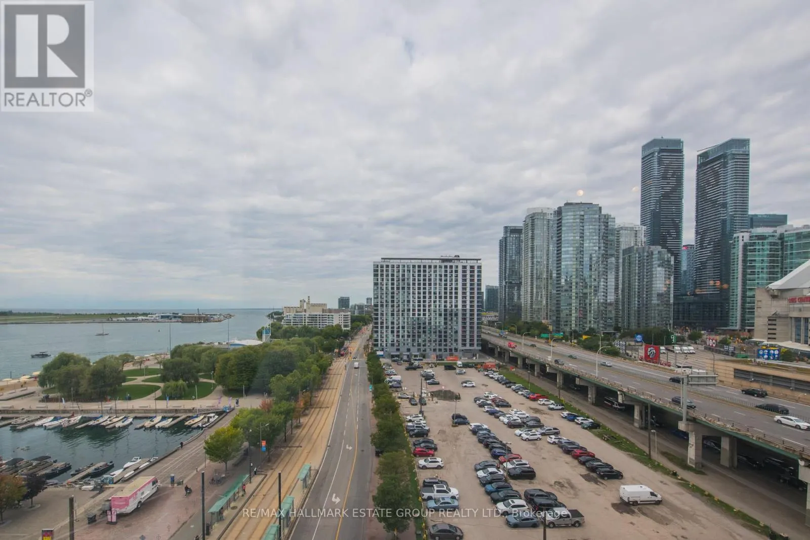 1102 - 270 QUEENS QUAY W
