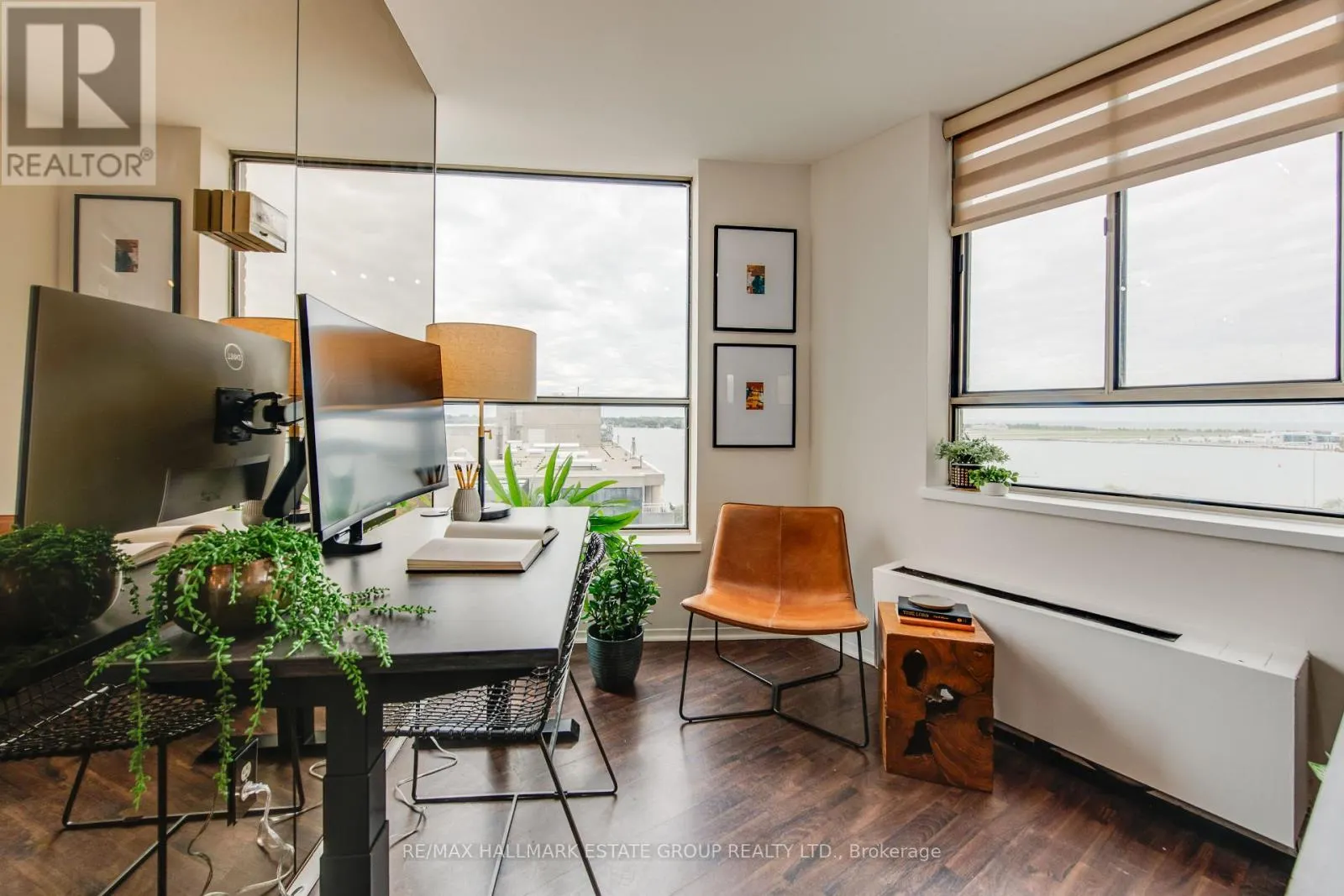 1102 - 270 QUEENS QUAY W