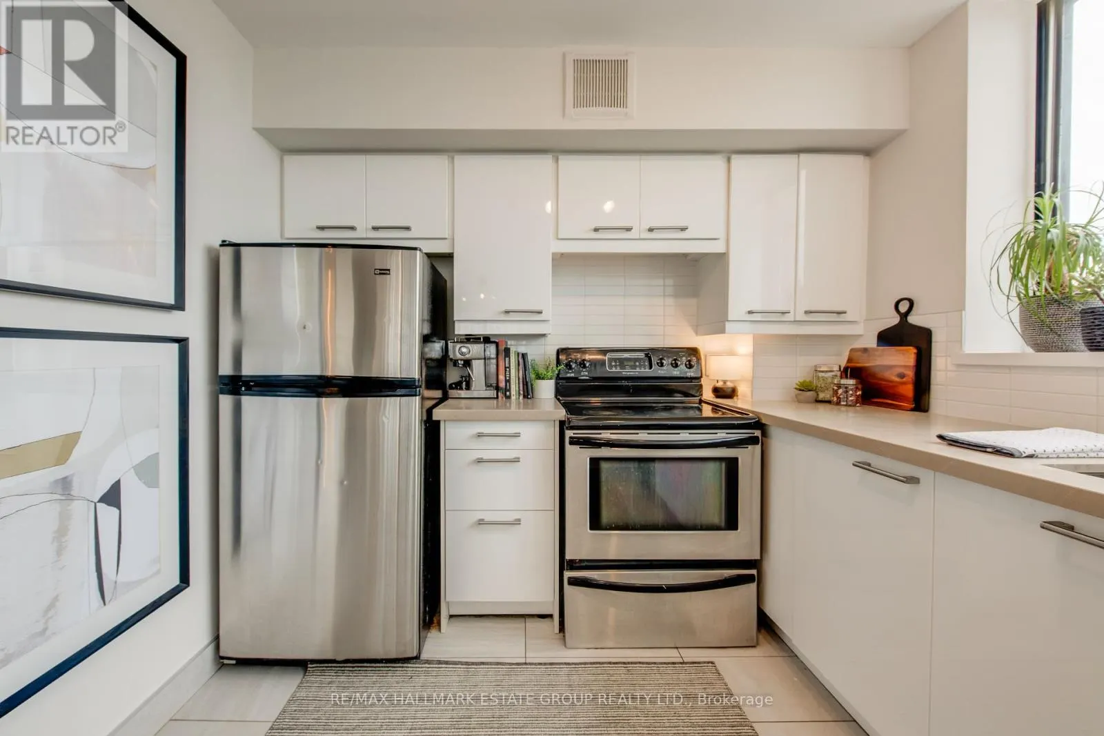 1102 - 270 QUEENS QUAY W