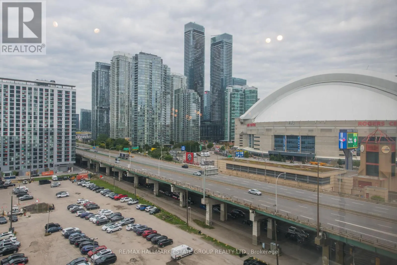 1102 - 270 QUEENS QUAY W