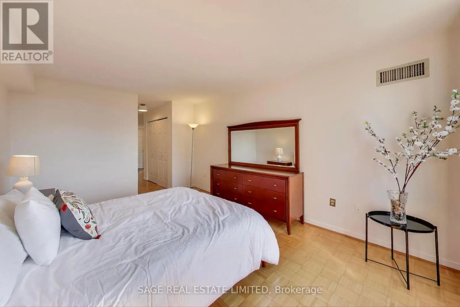 1201 - 5 CONCORDE PLACE