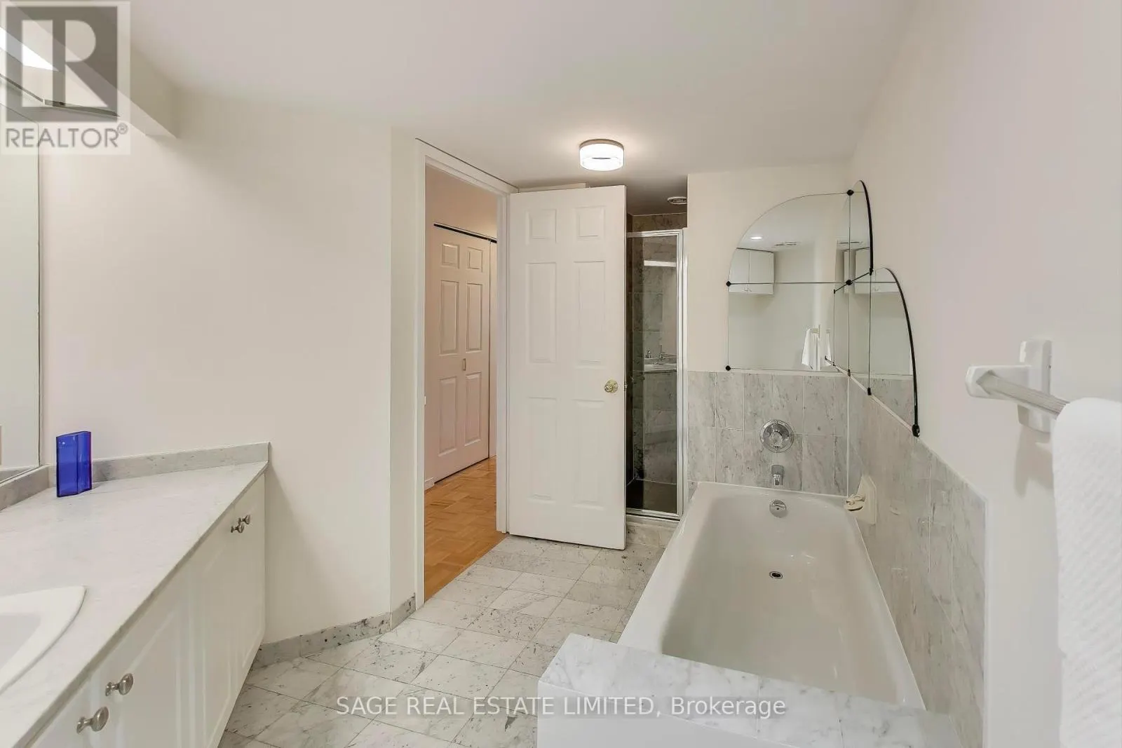 1201 - 5 CONCORDE PLACE