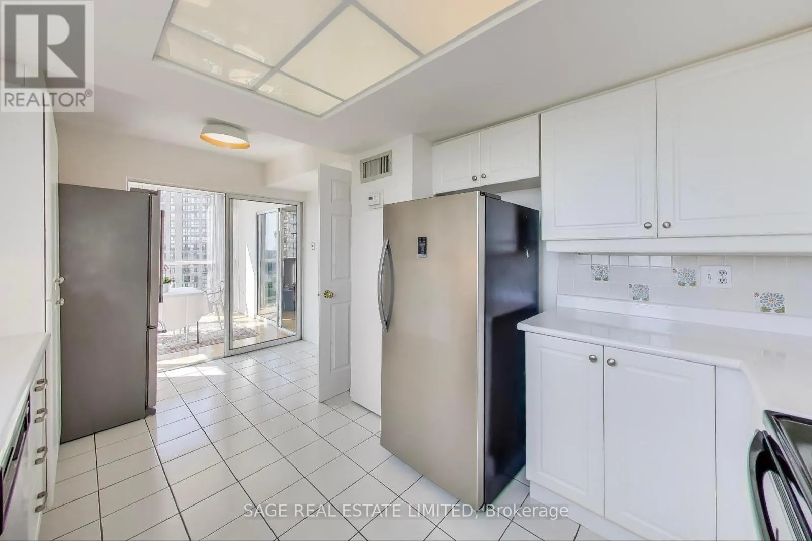 1201 - 5 CONCORDE PLACE